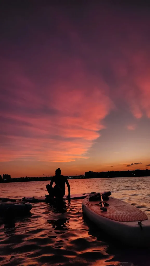 Puesta de sol padel surf